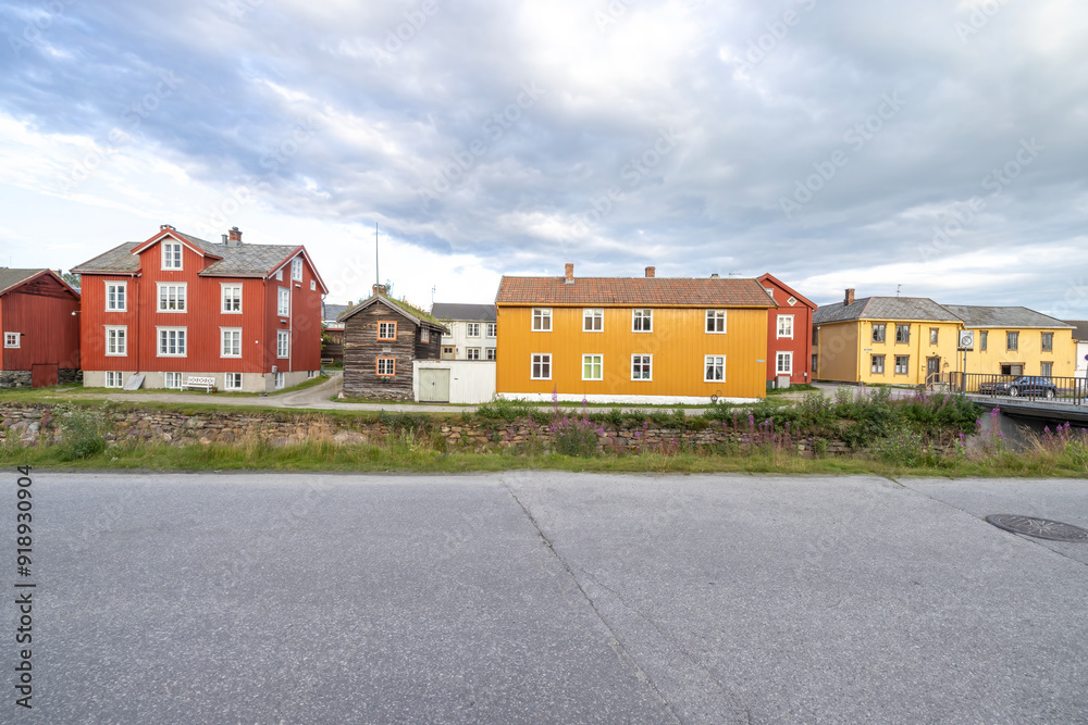 Φωτογραφία Walk in the streets of Røros, World Heritage city and old copper mining city