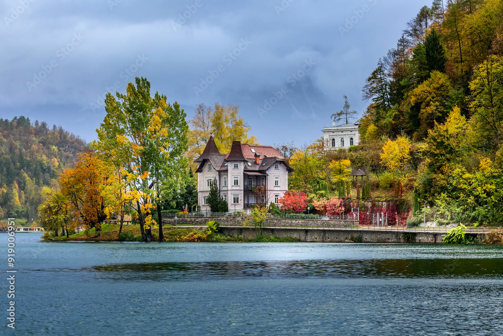 Fototapeta premium Lake Bled, Slovenia autumn view