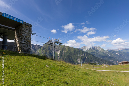 Bergpanorama auf dem Ahorn in den Zillertaler Alpen photo