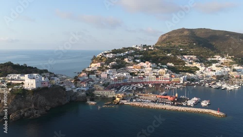 Wallpaper Mural Meraviglioso panorama dell'Isola di Ponza in una mattina di agosto. Italia, Mediterraneo. 
Vista Aerea con drone di Ponza, l'isola mondana più bella d'Italia. Ponza Mare, estate, vacanza, 
 Torontodigital.ca