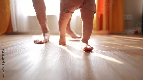 Fotografija Daddy and baby taking the first steps