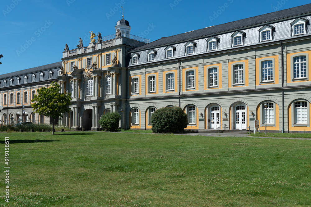 Fototapeta premium Koblenzer Tor, Burgpforte, Schloss in Bonn-Zentrum, Deutschland