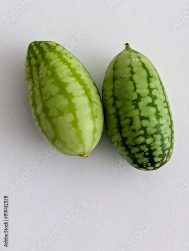 Zwei kleine Mexikanische Mini-Gurken 