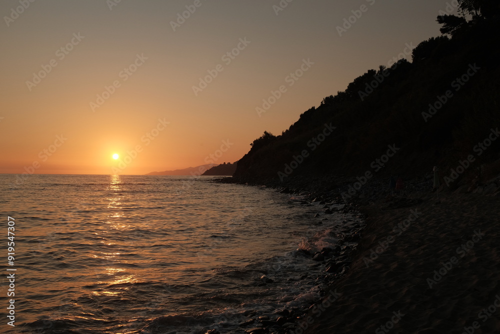 Serene Sunset at Sea: Tranquil Waters and Colorful Twilight Horizon Serene Sunset at Sea: Tranquil Waters and Colorful Twilight Horizon