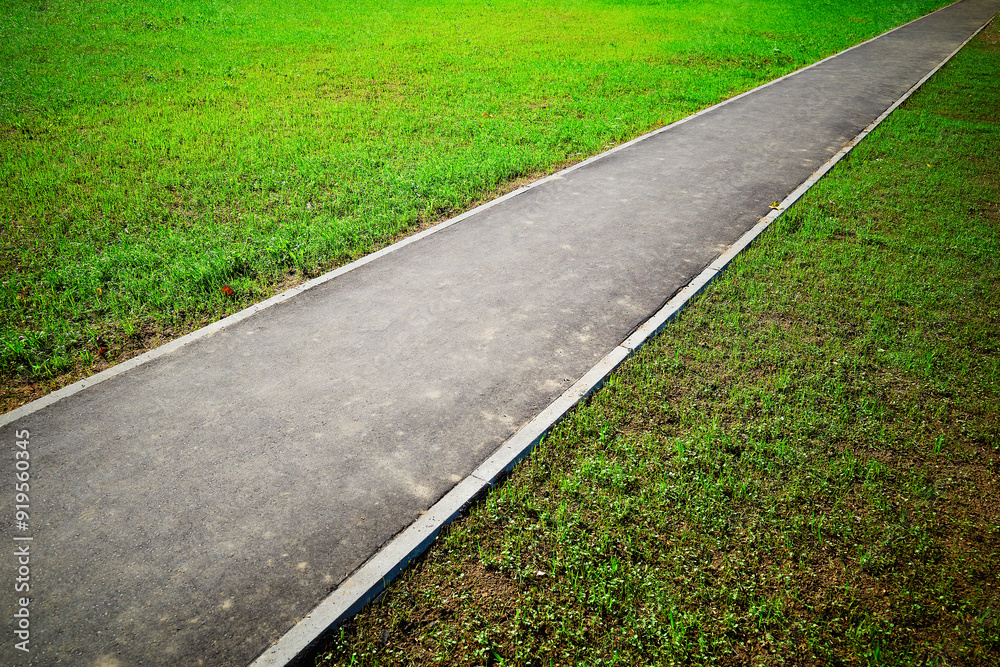 Obraz premium Empty diagonal park path walk background