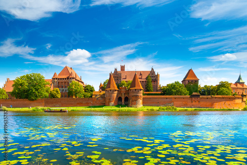 Obraz na płótnie The Castle of the Teutonic Order in Malbork by the Nogat river. Poland w salonie