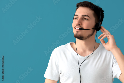 Male technical support agen...
