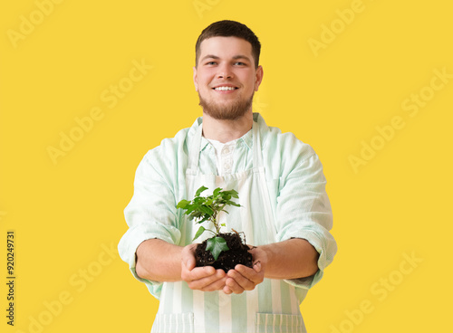 Young gardening man with pl...
