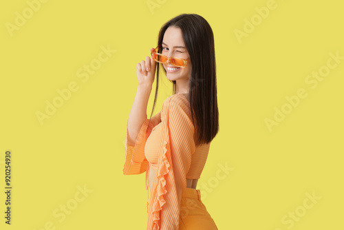 Portrait of pretty young wo...