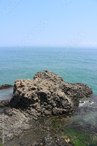 주상절리가 보이는 바다 풍경(Seascape with columnar joints visible)-8
 photo