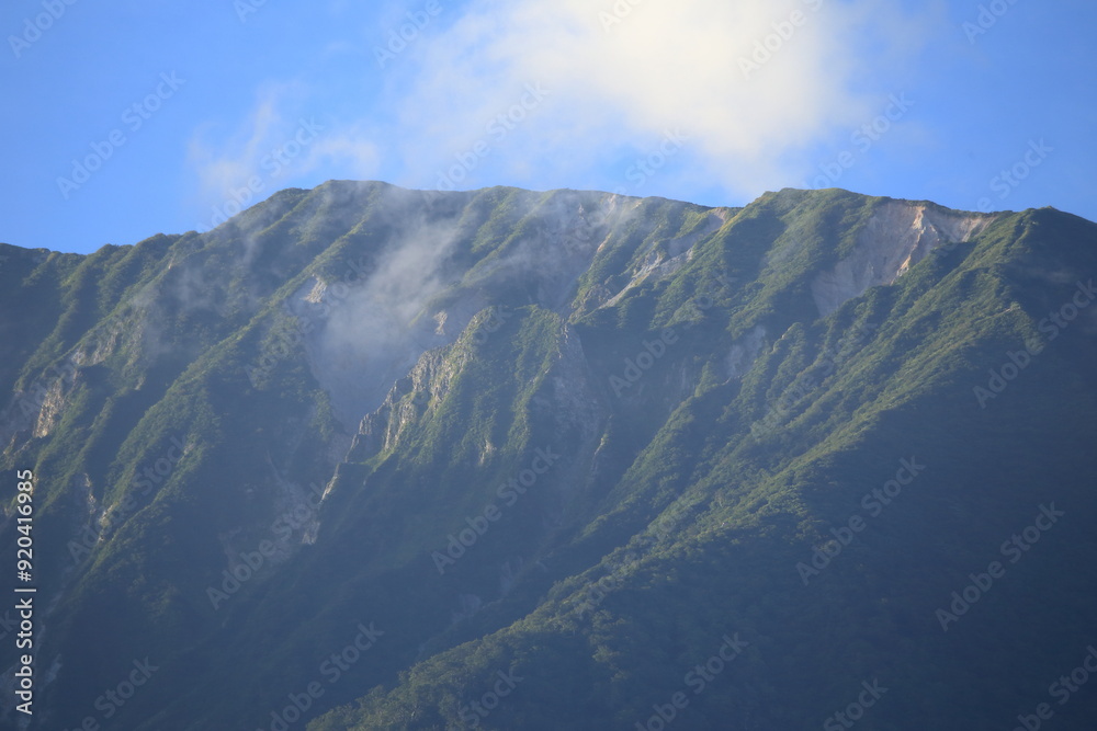 Obraz premium 山陰地方にある日本百名山でもある夏の伯耆大山