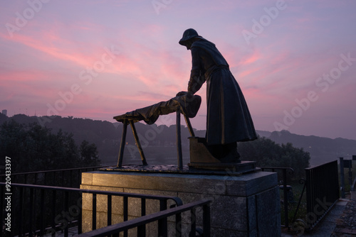 Obraz na płótnie Pavia statue washerwoman hamlet village country w salonie