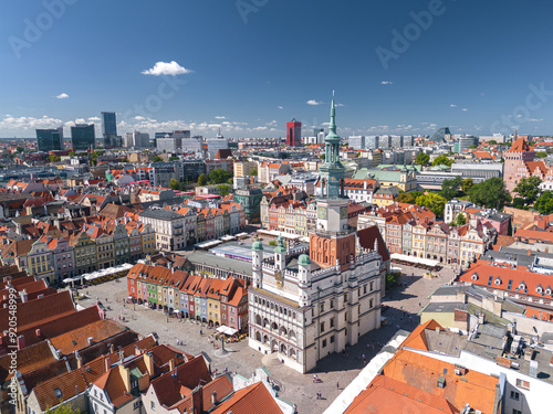 Obraz na płótnie Summer skyline cityscape of Poznan (Poznań), Poland. Aerial view of Old Town market square (Rynek) and Town Hall (Ratusz) w salonie