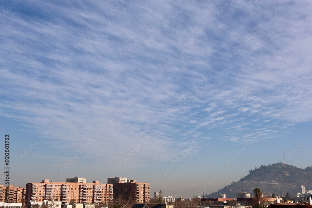 Naklejka premium Cielo De Santiago, con un cúmulo de nubes