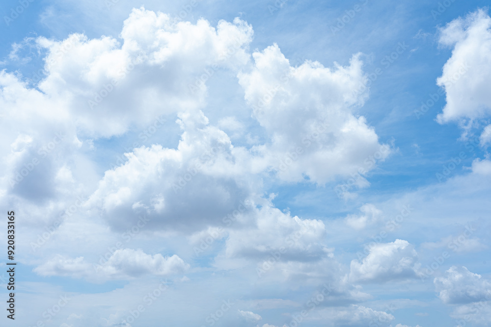 Fototapeta premium A bright blue sky with fluffy white clouds on a sunny day