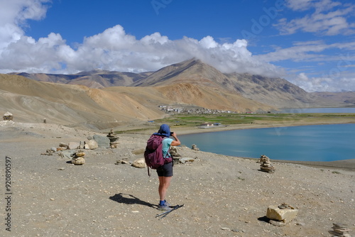 randonneurs en montagne au tibet Ladakh en groupe pour un voyage trek en Inde