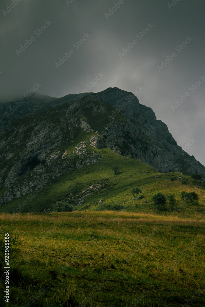 Obraz premium salita verso la montagna Grignia