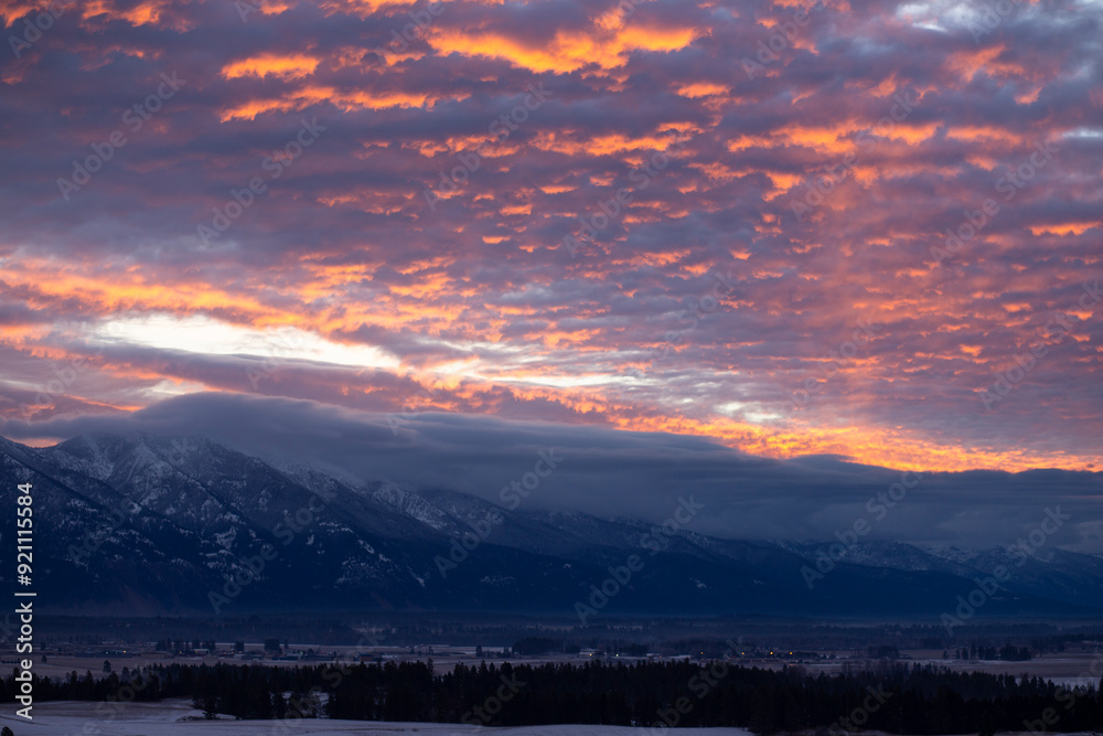 Fototapeta premium Red filled sky over the mountains at sunset 
