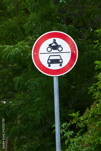 Schild Verbot für Kraft­fahrzeuge