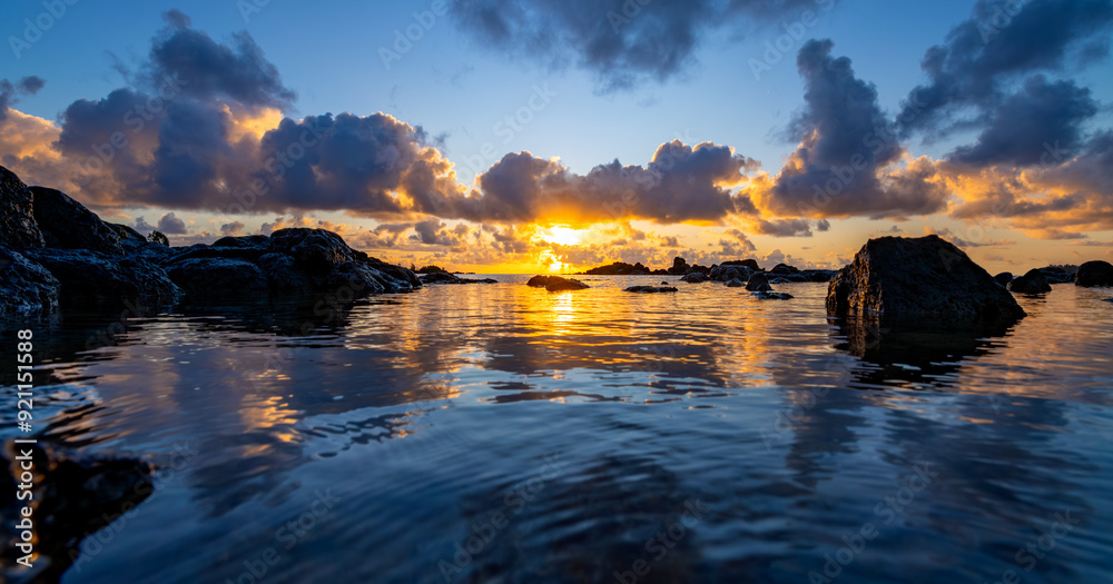 Φωτογραφία Panoramic view of north coast near Anse la Raie on Mauritius island with idyllic sunrise atmophere and colorful sky