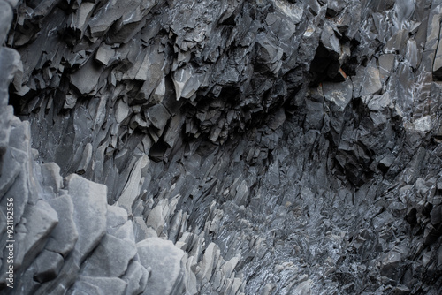 Fotografija close up black volcanic rock formation in Iceland