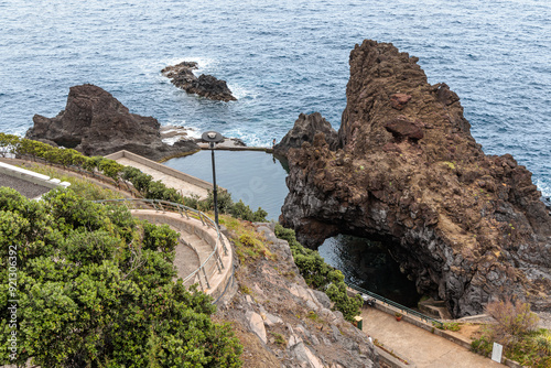 Obraz na płótnie A natural swimming pool in Seixal, Madeira Island w salonie