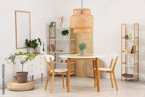 Modern minimalist dining ro...
