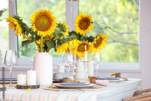 Obraz na plátně Modern table setting with sunflowers in vases
