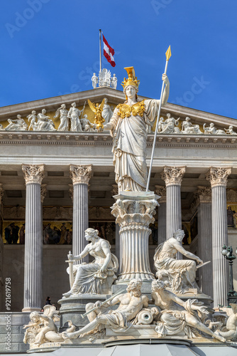 Obraz na płótnie Pallas-Athene-Brunnen und Parlament in Wien w salonie