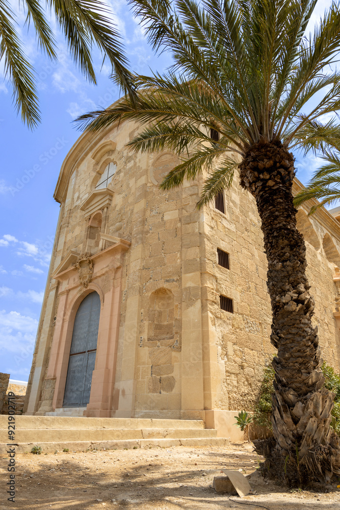 Obraz premium Ancient Mediterranean church with palm tree