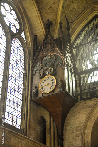 Obraz na płótnie Old clock inside the cathedral of Reims in France w salonie