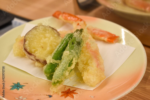 カニと野菜の天ぷら