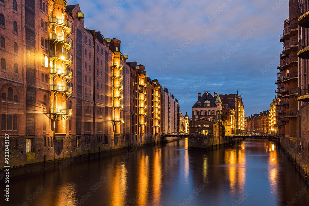 Fototapeta premium Street Photography in Germany: Architectural Views from Towns and Cities 