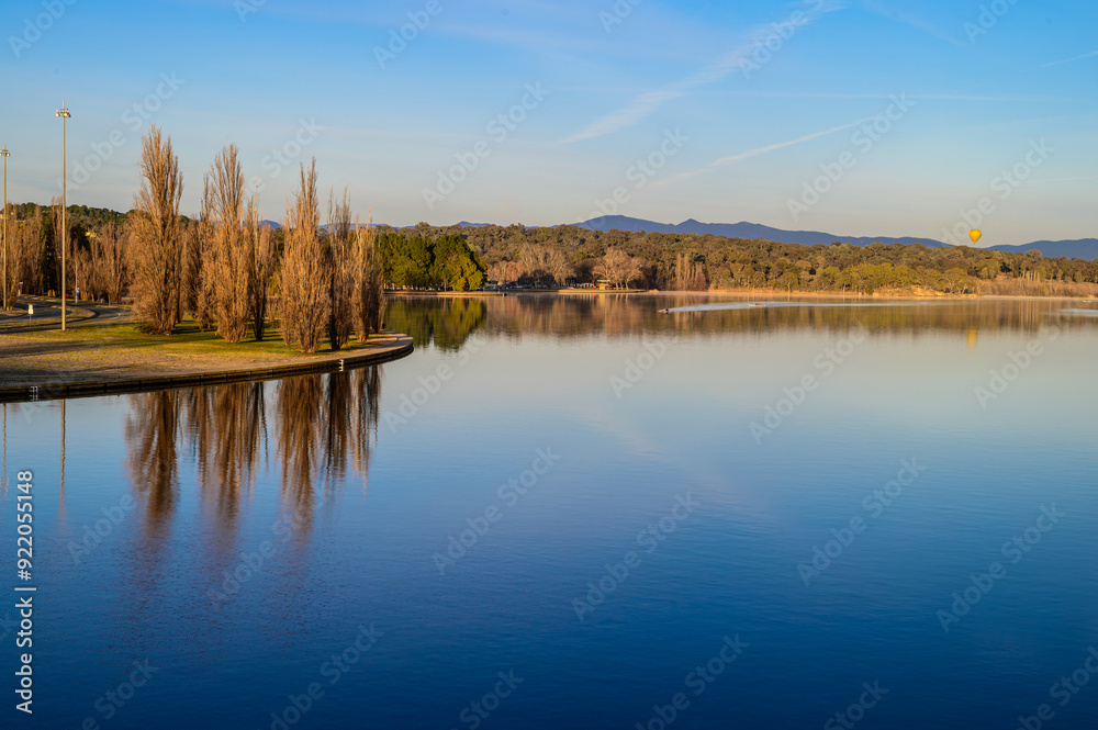 Fototapeta premium he beautiful sunrise reflecting on lake burley griffin, Canberra, in the morning