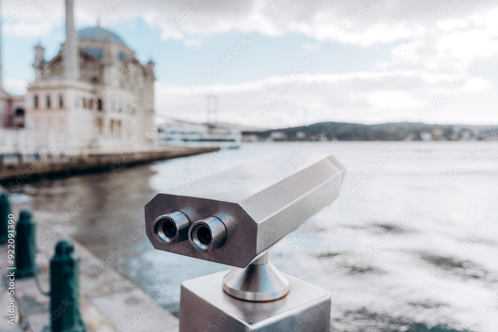 Φωτογραφία Coin Operated Binocular viewer next to the waterside promenade in Istanbul looking out to the Bay and city