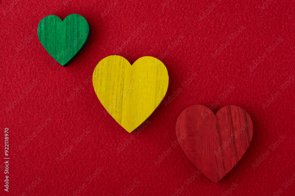 Obraz premium Traffic light red, green, yellow hearts on the red background.