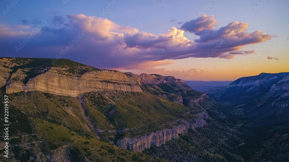 Fototapeta premium Dramatic golden light paints Arizona's canyon landscape as the sun dips below majestic mountain peaks