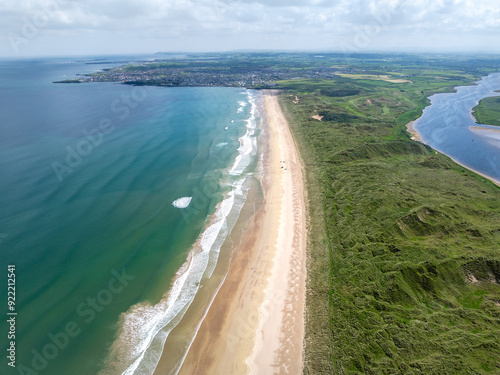 Portstewart Strand Sandstrand in Portstewart, County Londonderry, Nordirland an der Nordatlantikküste der Insel Irland