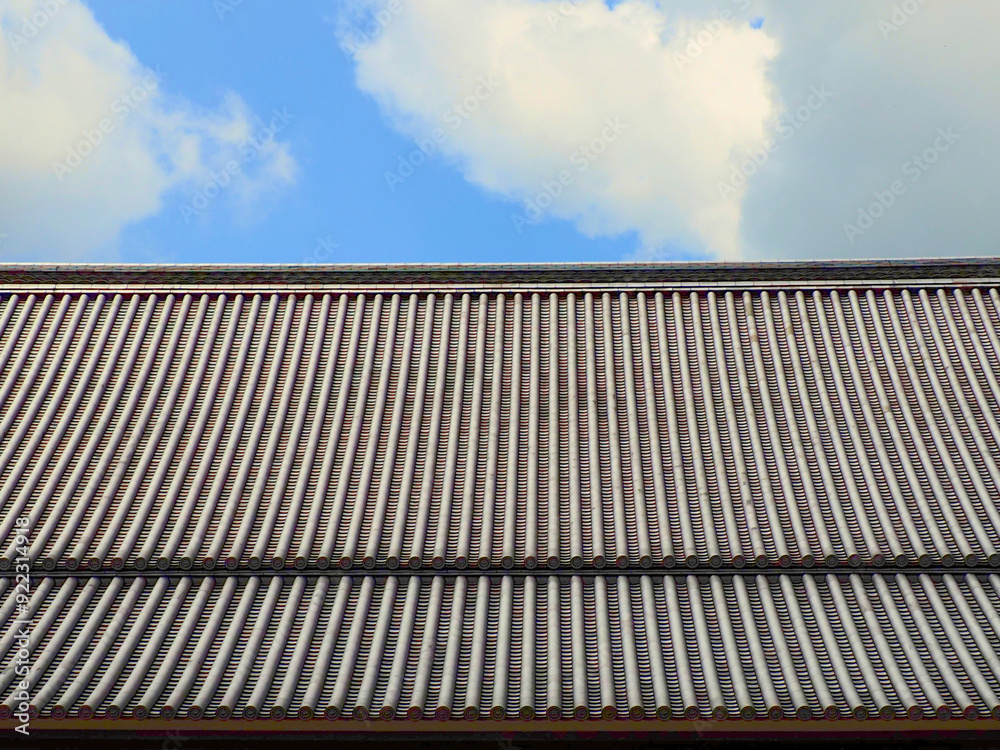 屋根瓦と空 屋根瓦と空