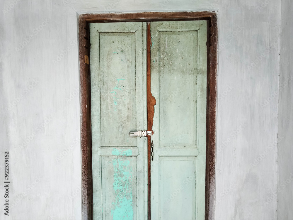 Old Door 1
View of an old door with white wallsLihat detail Old Door 1
View of an old door with white wallsLihat detail
