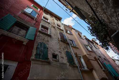 Fototapeta Naklejka Na Ścianę i Meble -  a narrow street in a small Croatian town