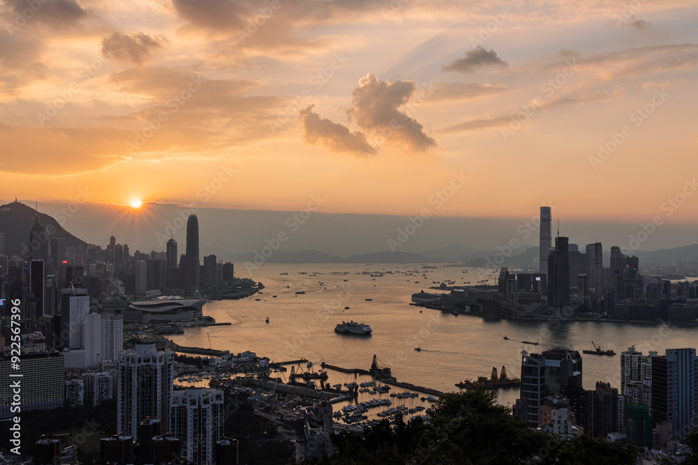 Fototapeta premium Yellow sunset over Victoria harbour. Hong Kong.