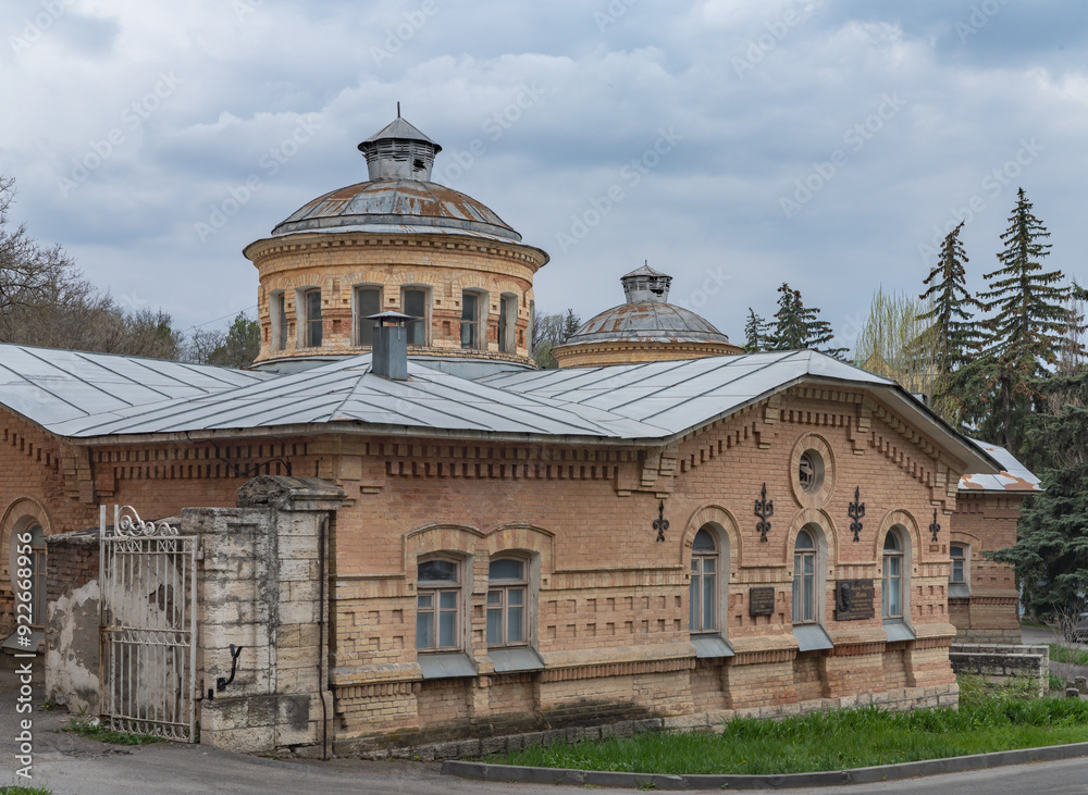 Fototapeta premium old wall with windows