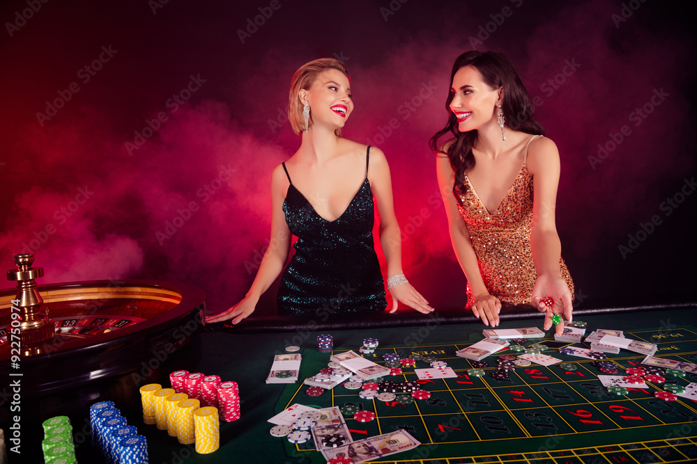 Φωτογραφία Photo of gorgeous people bachelorettes have christmas celebration in vip poker c