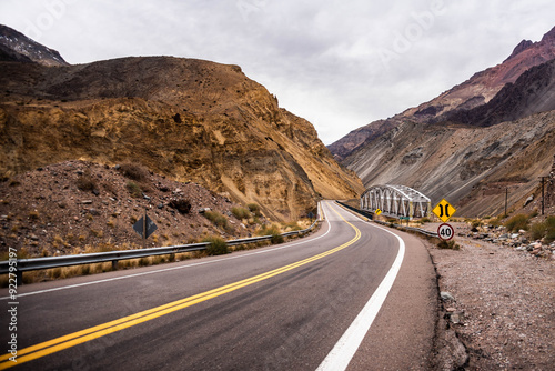 La Ruta Nacional 7 «Carretera Libertador General San Martín» ​ es una carretera argentina, que une las provincias de Buenos Aires, Santa Fe, Córdoba, San Luis y Mendoza.  photo