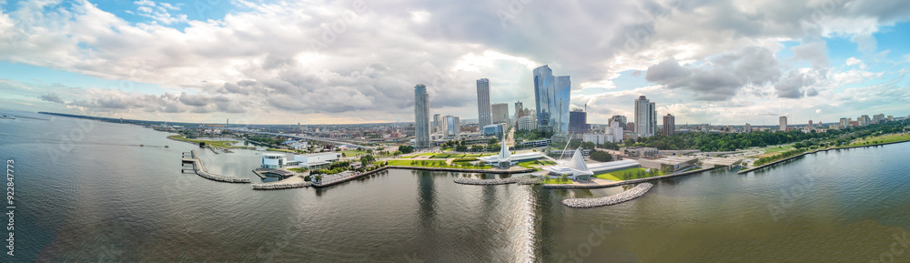 Obraz premium Aerial panoramic view of Milwaukee from Lake Michigan, Wisconsin