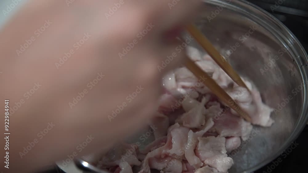 豚バラ肉を焼く様子 豚バラ肉を焼く様子
