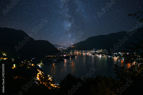 Fototapeta Naklejka Na Ścianę i Meble -  night view of the lake: lake Como