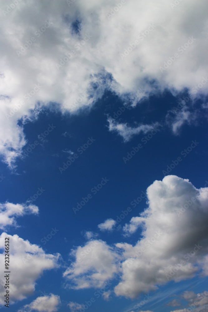 Obraz premium white cloud with blue sky background