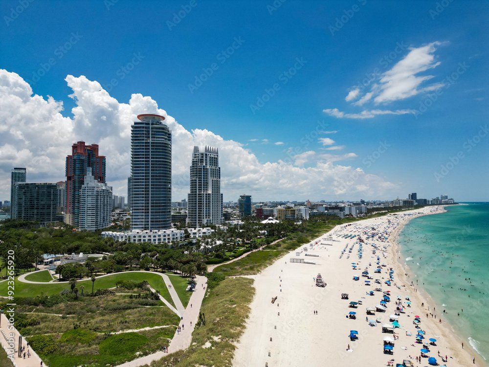 Naklejka premium Miami Beach scene from drone, Florida, USA. Miami seaside. Aerial view of Miami Beach and cityscape. Coastline of Miami Beach, aerial view.
